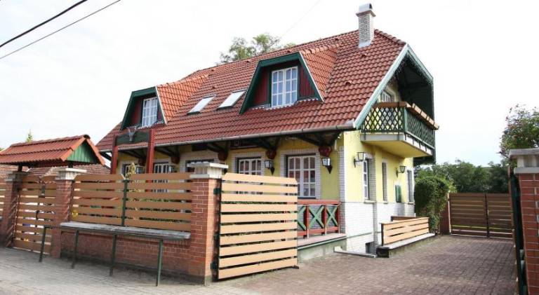 Apartman Téglás