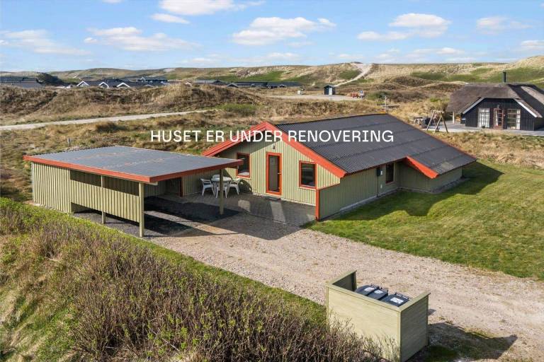 House with barbeque, garden & terrace in Hvide Sande