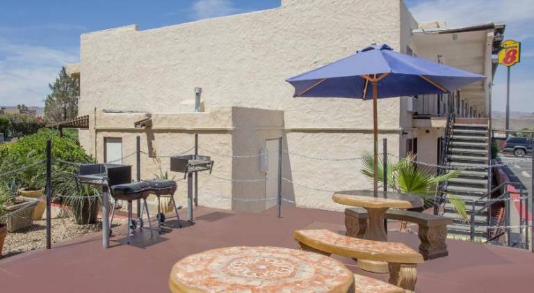 Super 8 by Wyndham Barstow — photo 3