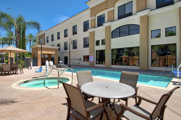 Hampton Inn & Suites Hemet — photo 5