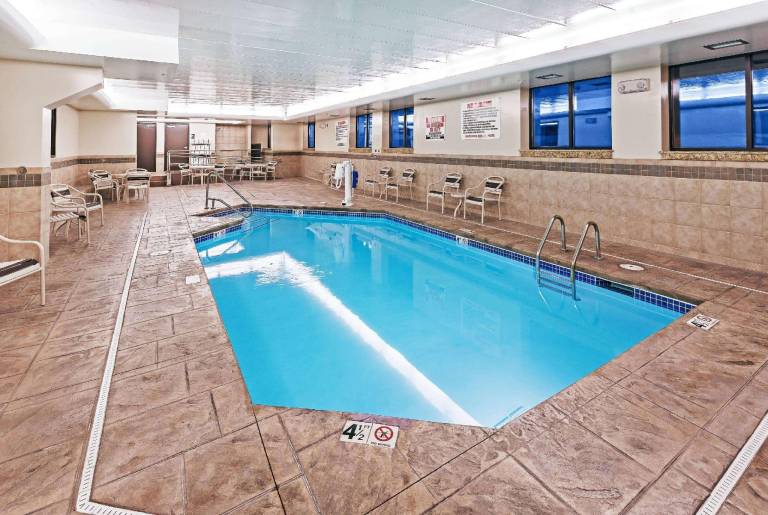 AmericInn by Wyndham Omaha — photo 3