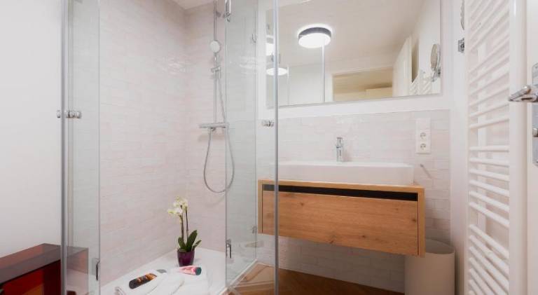 Apartment with patio — photo 4
