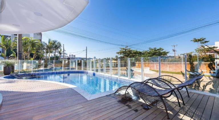 Rental apartment with pool in Bombinhas