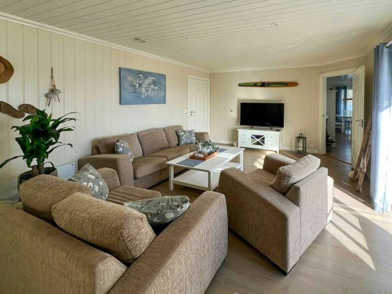 House with terrace, yard & barbecue | Sea view | Suitable for remote work — photo 3