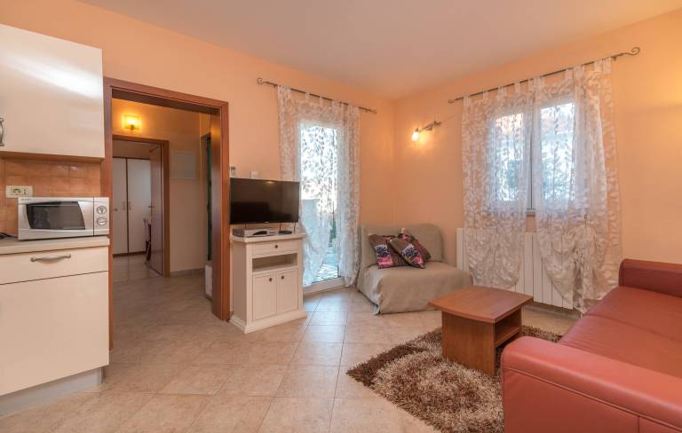 Child-friendly apartment with barbeque, pool & terrace | Pet-friendly in Okrug