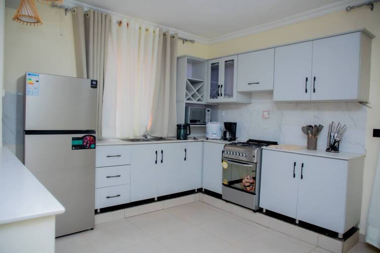 Family-friendly pleasant dedicated room with hot tub | City view | Pet-friendly — photo 4
