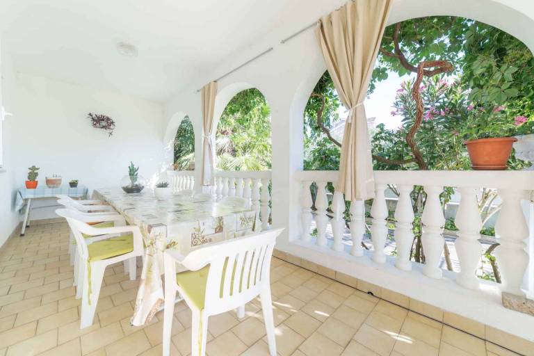 Apartment with yard & terrace | Close to the beach | Dogs allowed in Vodice
