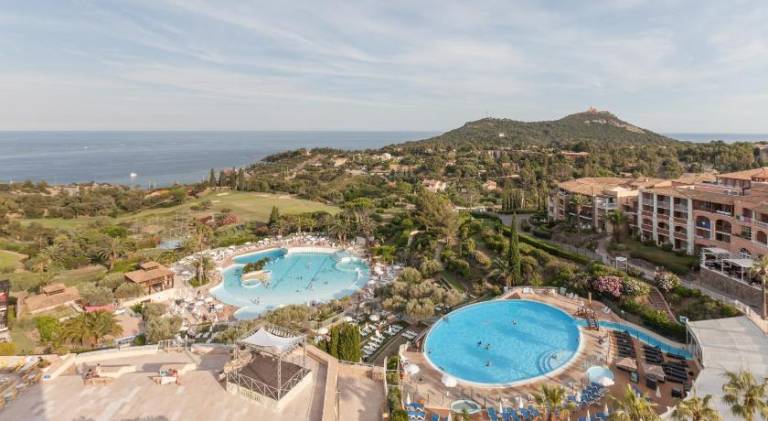 Apartment with pool in Saint-Raphaël