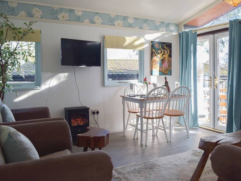 Child-friendly cottage with yard, pool & BBQ | Pets are welcome — photo 3