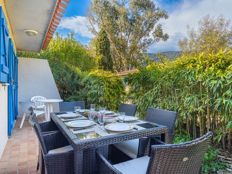 Apartment with terrace, yard & heated pool — photo 3