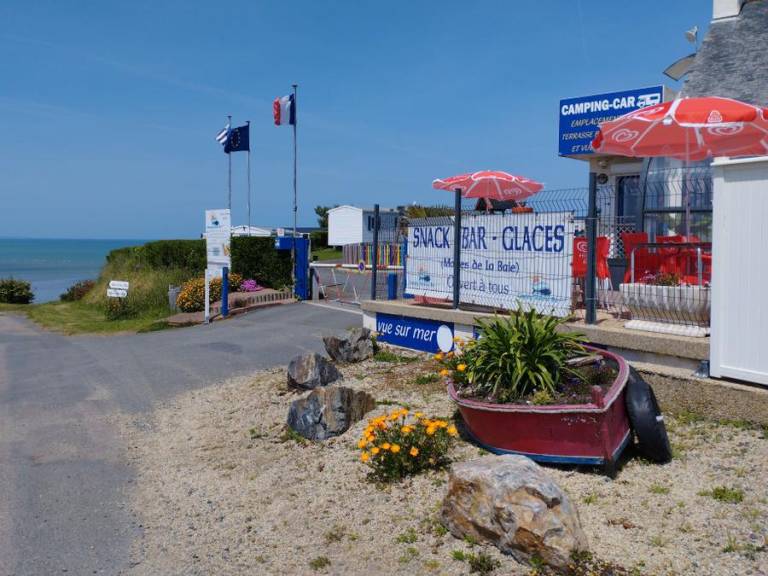 Mobile home with patio & heated pool | Sea view — photo 2