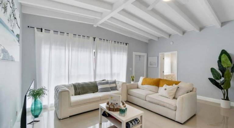 Holiday apartment with pool — photo 2
