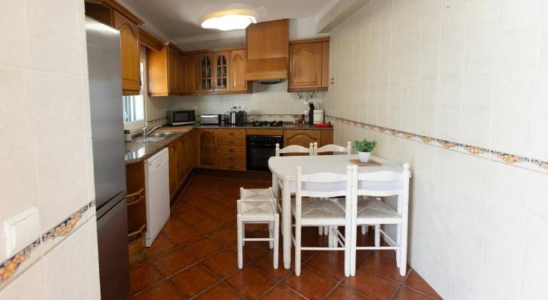 Rental apartment with grill & patio — photo 4