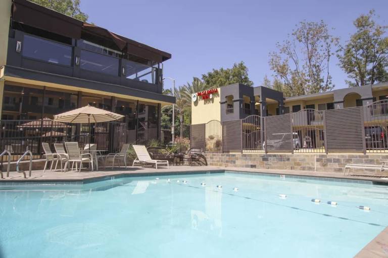 GreenTree Pasadena Inn