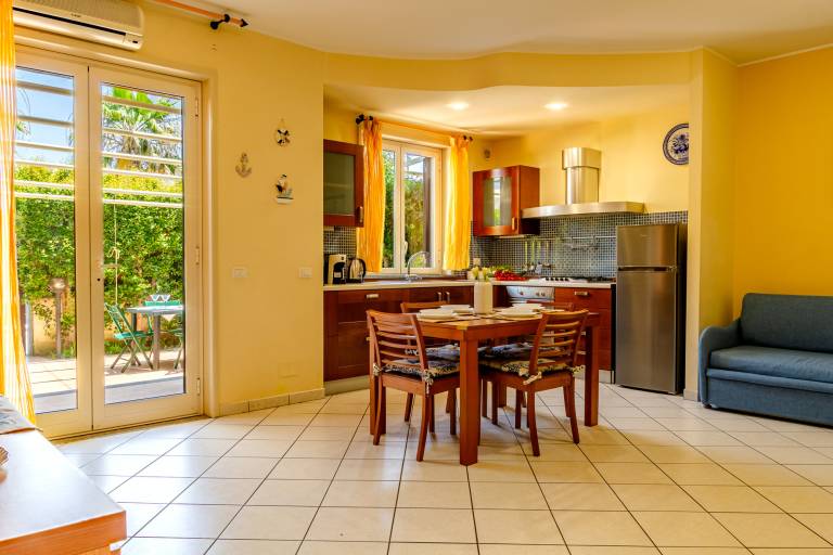 Beautiful holiday apartment with yard & terrace | Beach view | Beach nearby | Pet-friendly — photo 4
