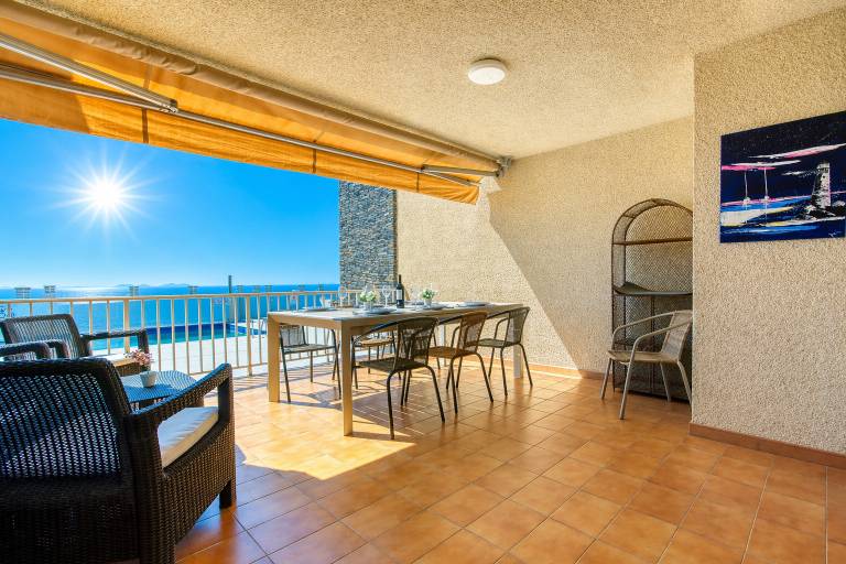 Holiday apartment with grill, yard & patio — photo 4