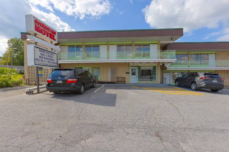Sonrise Inn Lincoln Hwy By OYO in Breezewood, PA