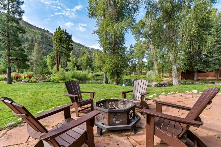 Private Pond, Starlink, Creekside, Firepit, Pets! — photo 2