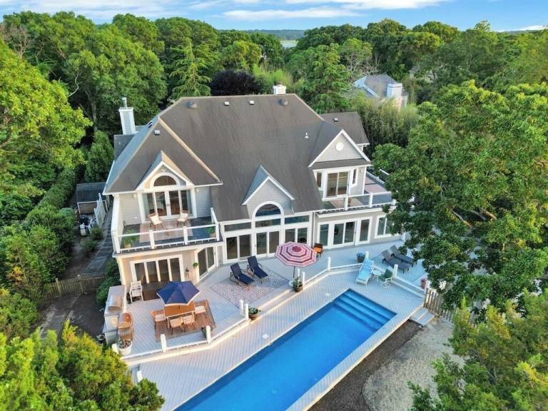 House  Centereach
