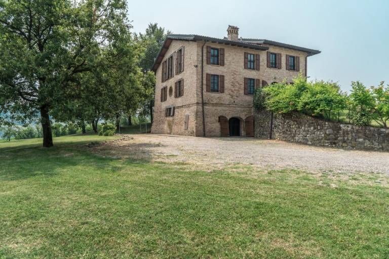 Villa with private pool & yard — photo 5