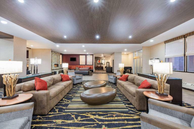 Ramada by Wyndham Grand Forks — photo 2
