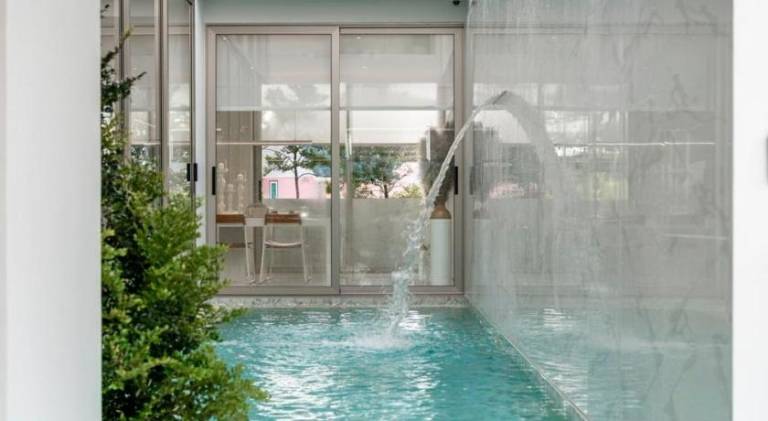 Villa with pool — photo 5