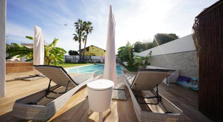 Villa with patio, pool & jacuzzi — photo 3