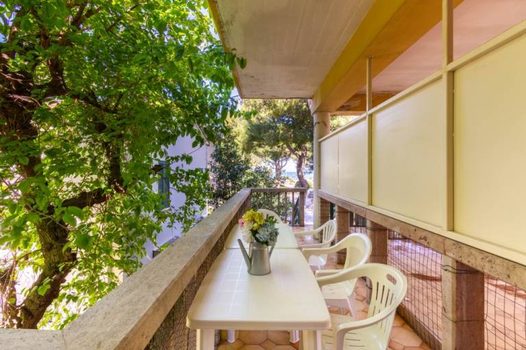 Apartment with 2 rooms for 5 persons — photo 2