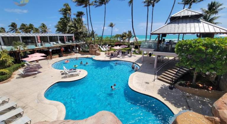 Deluxe Beach Resort - HORA RENTALS — photo 3