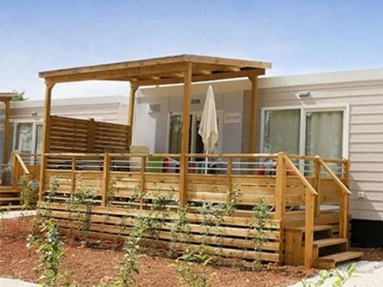 Mobile home with patio & pool — photo 5