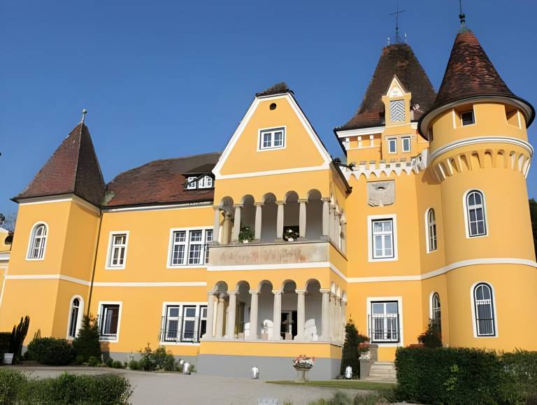Georgi Schloss Boutique Hotel
