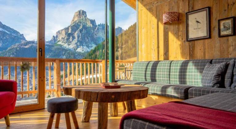 Chalet with patio & yard — photo 3