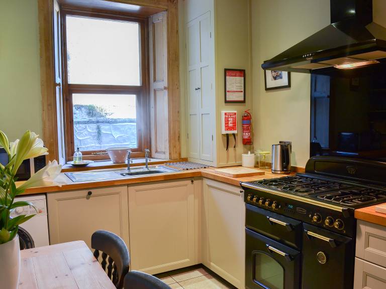 Cottage with garden — photo 5
