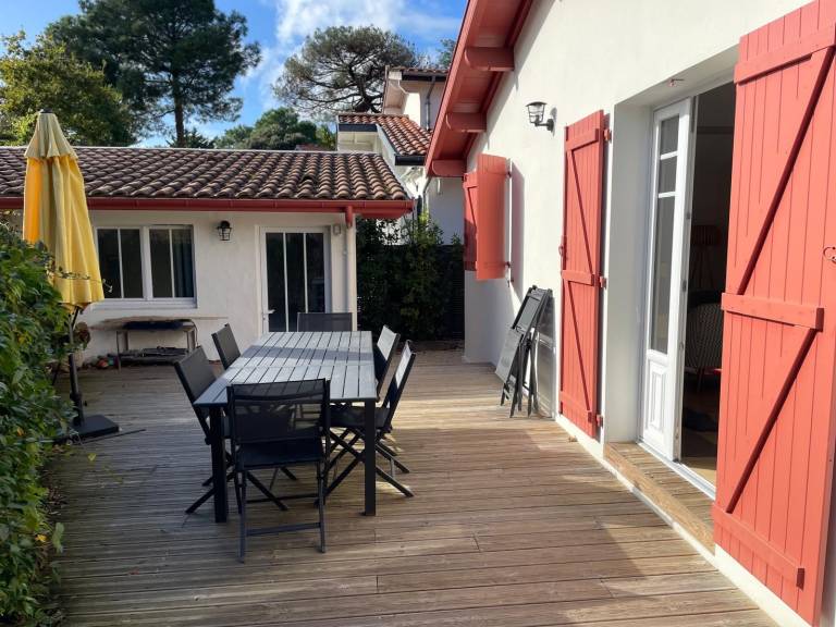 Holiday Home “Villa Les Arbousiers Moulleau 300 m” with Terrace, Private Garden & Wi-Fi in Arcachon