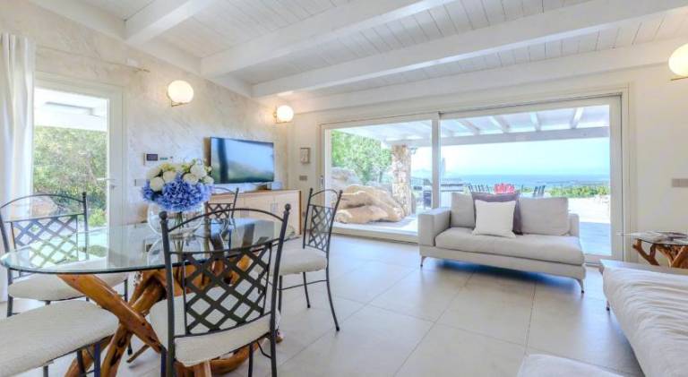 Villa with pool & jacuzzi | Pet-friendly — photo 2
