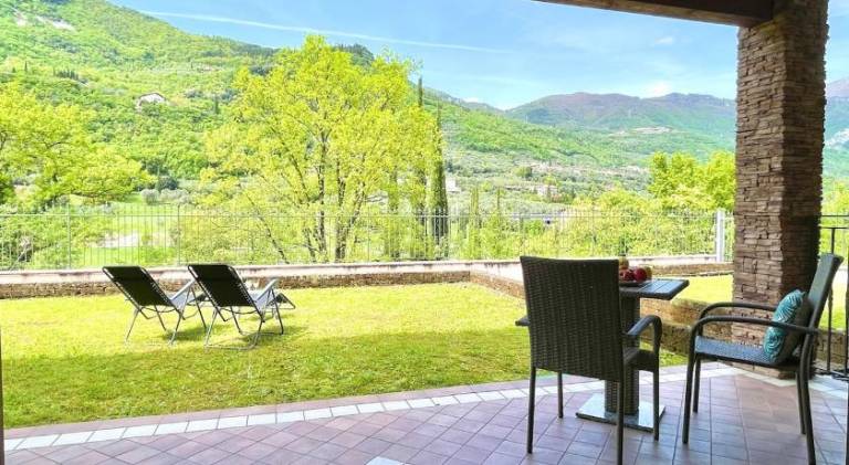 Holiday apartment with terrace, garden & pool — photo 5