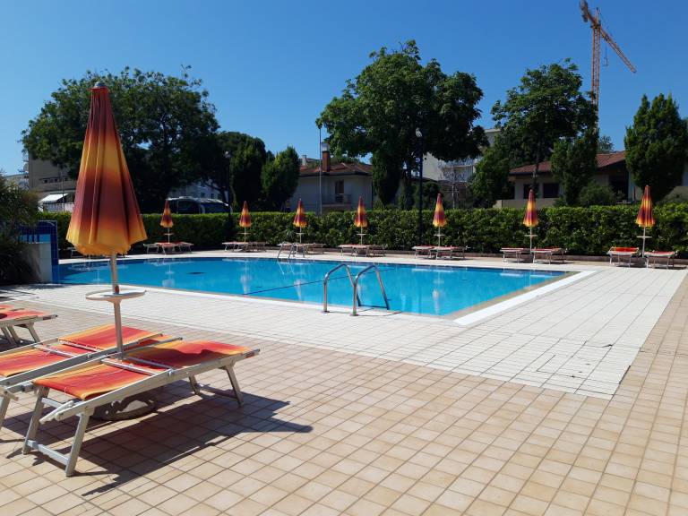 Holiday apartment with terrace & pool — photo 3