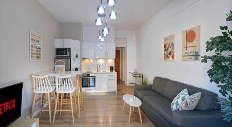 Charming apartment with terrace | Pets are welcome in Piraeus