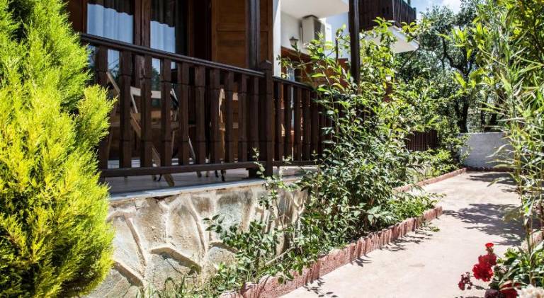 Apartment with barbecue, garden & terrace — photo 5