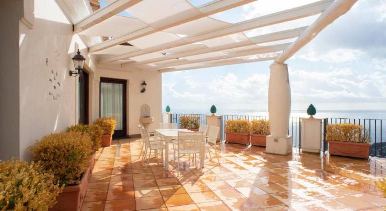 Pleasant villa with patio, private pool & garden | Pets are welcome — photo 4