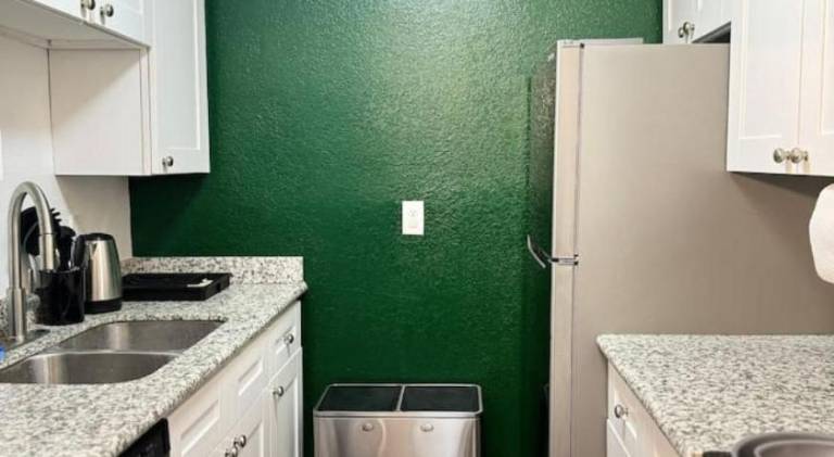 Pool Table Luxury 1Bed Apt in Downtown and Heights — photo 4