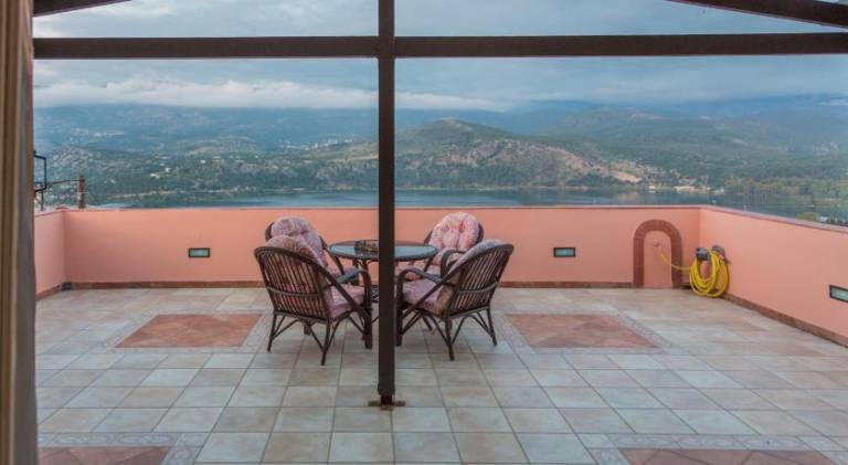 Holiday apartment with garden, patio & barbecue — photo 3