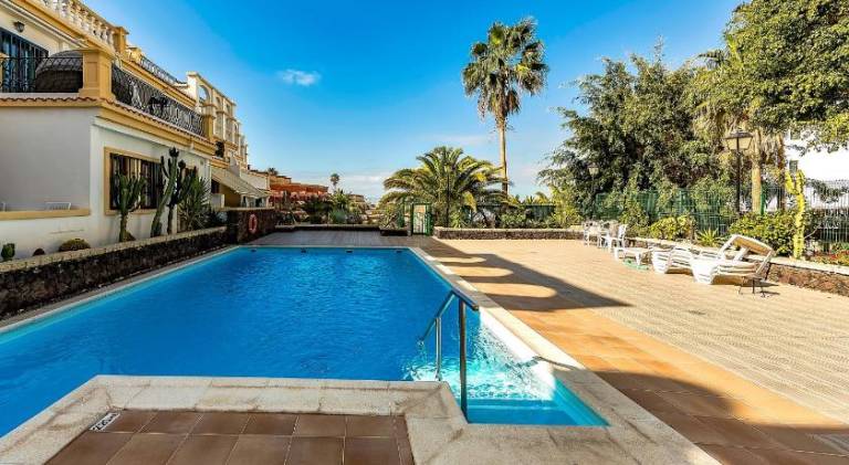 Holiday apartment with garden, heated pool & terrace — photo 4