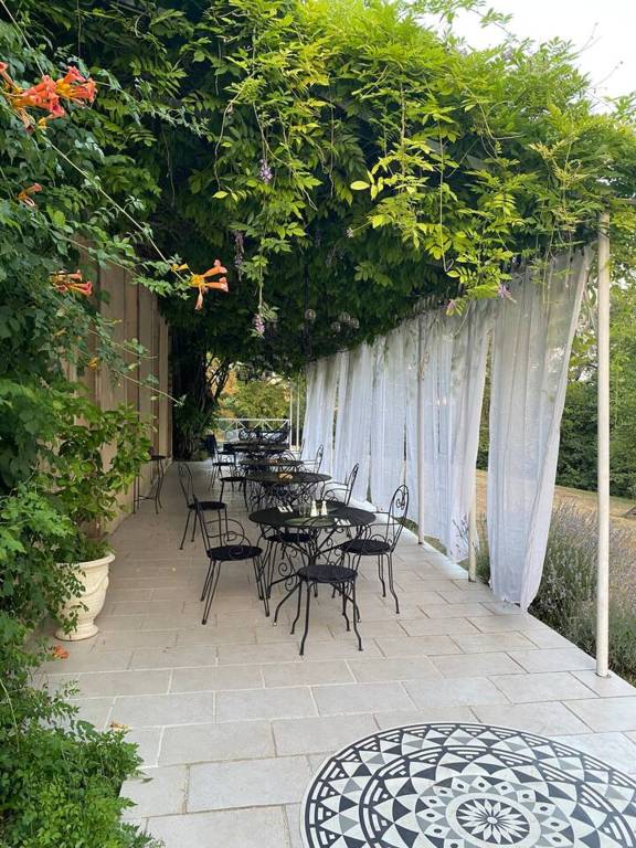 980 m² Schloss