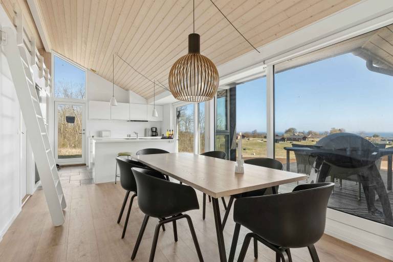 New 2026 holiday home with spa near beach — photo 5