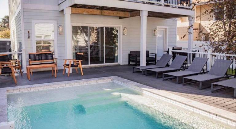 House with 2 rooms for 7 persons in Jacksonville Beach, FL