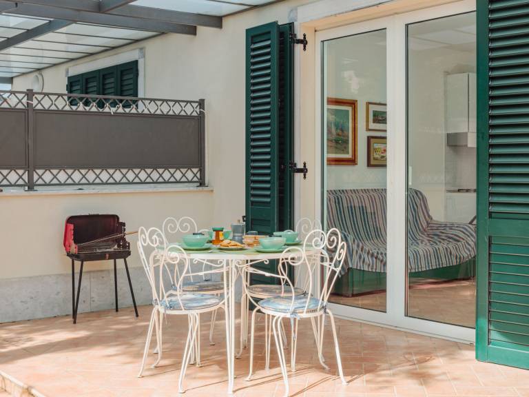 Holiday apartment with yard, patio & BBQ — photo 3