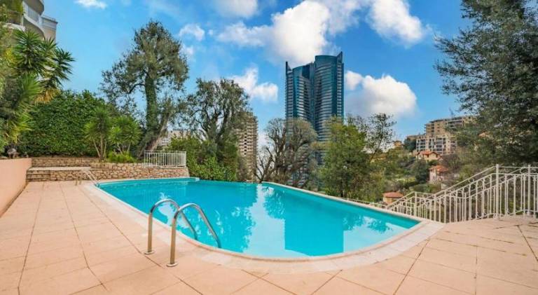 Holiday apartment with patio & pool — photo 3