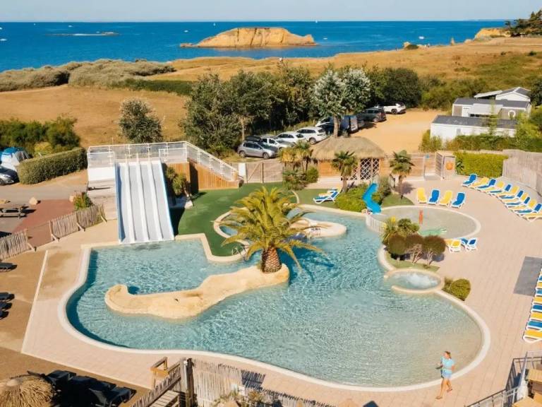 Camping suite with patio, heated pool & yard | Beach nearby | Pet-friendly — photo 2