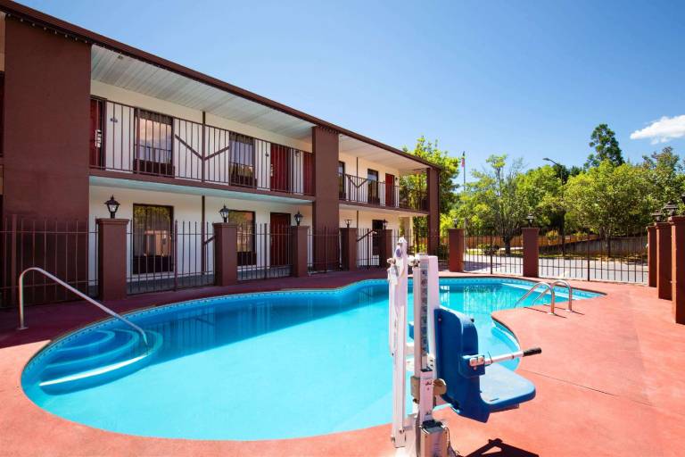 Days Inn by Wyndham Helen — photo 3